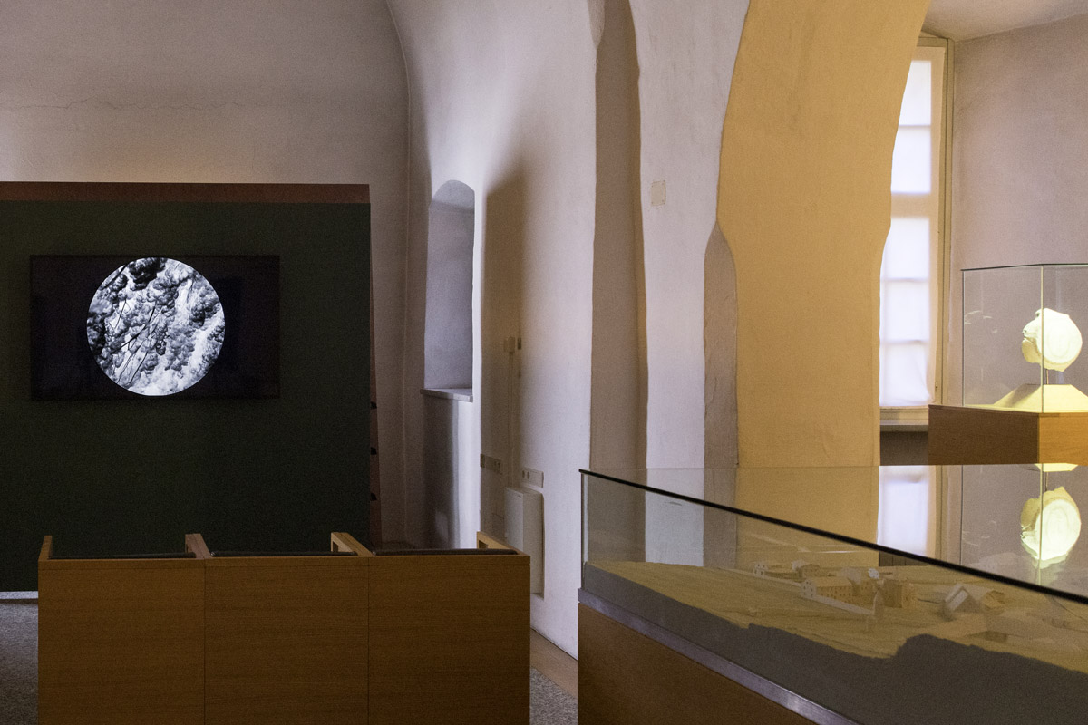 Gudrun Barenbrock – Floating Matter – Water Light Lab Brixen, Kloster Neustift 2023